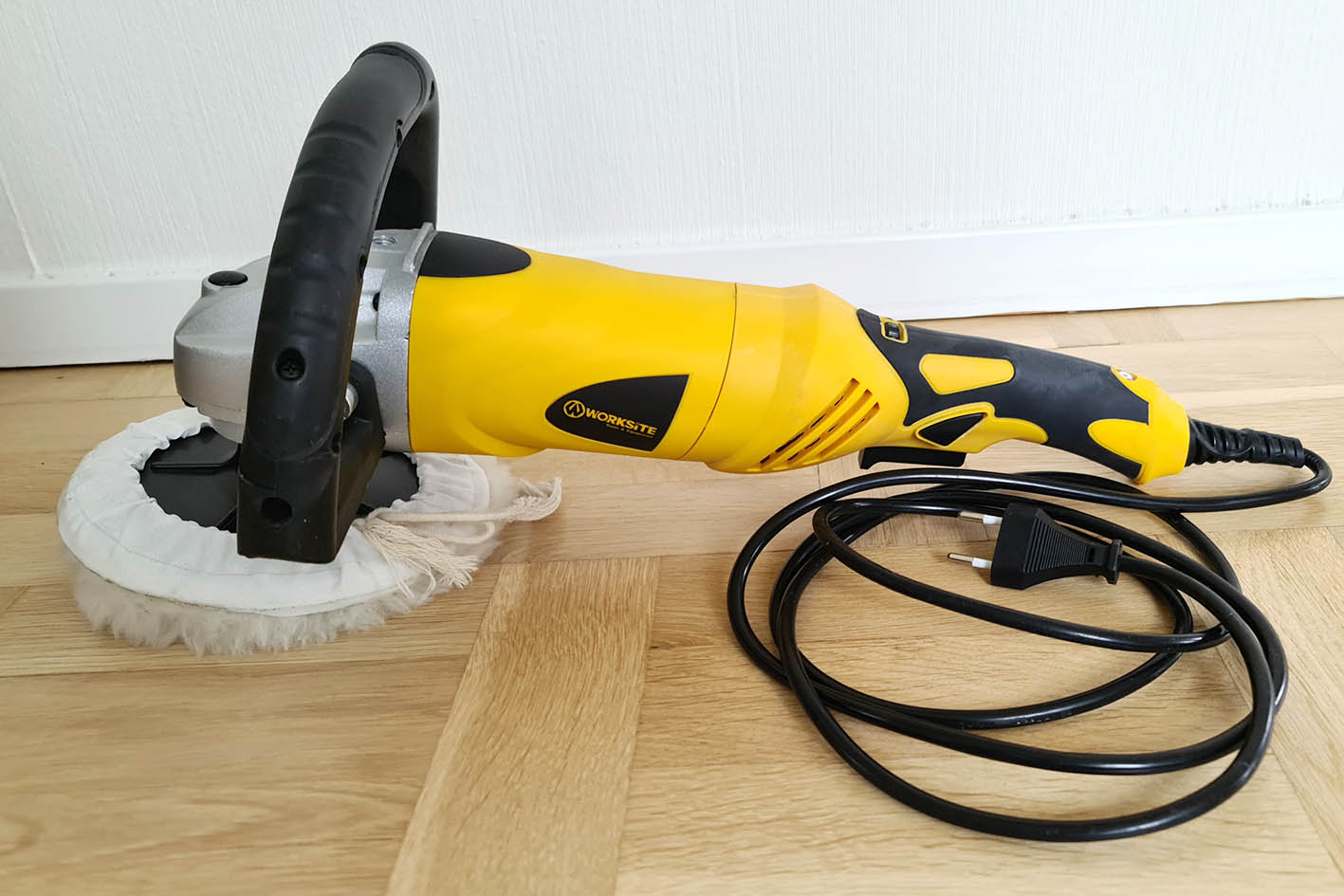 Worksite polermaskin