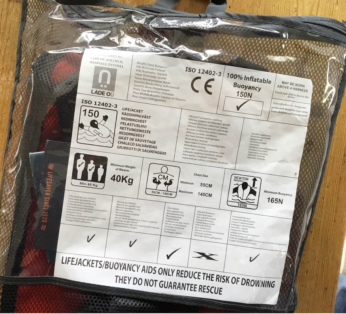 Räddningsväst med integrerad säkerhetssele